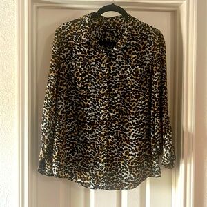 Women’s long sleeve button front blouse